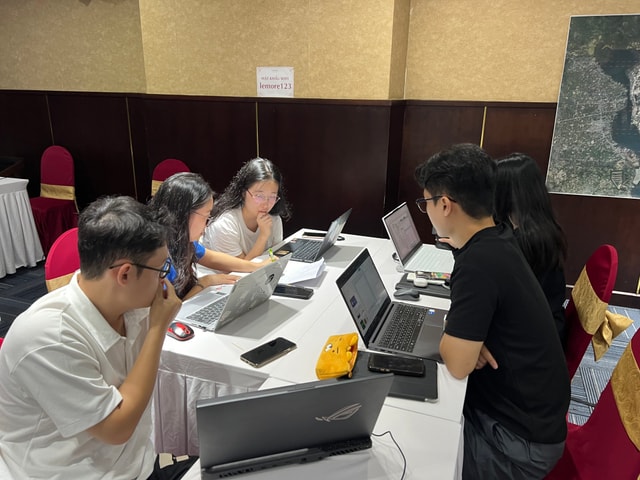 https://iscm-api.ueh.edu.vn/public/static/images/courses/non-degree/ubu2024/IMG_9093.jpg