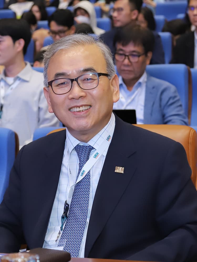 Dr. Park Young June - Honorary President of the College of Technology and Design (CTD), UEH <br/> Former Vice Minister of Education Korea