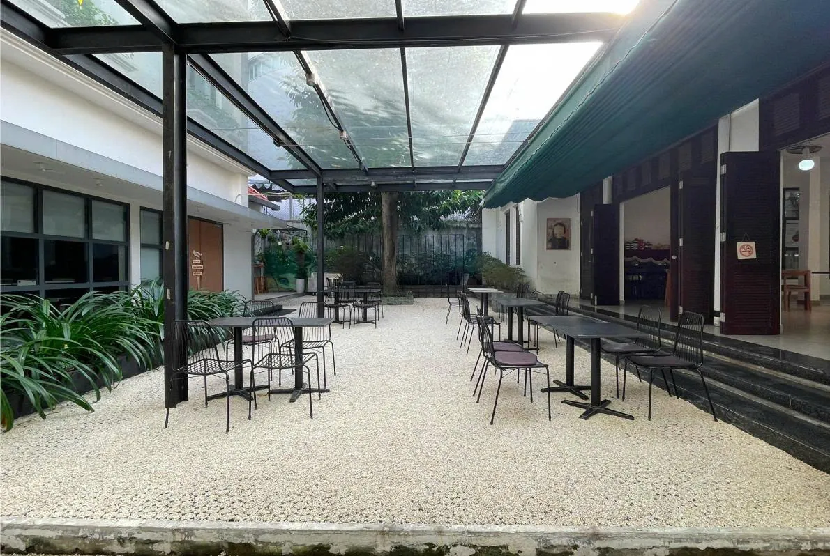 Cafe yard after